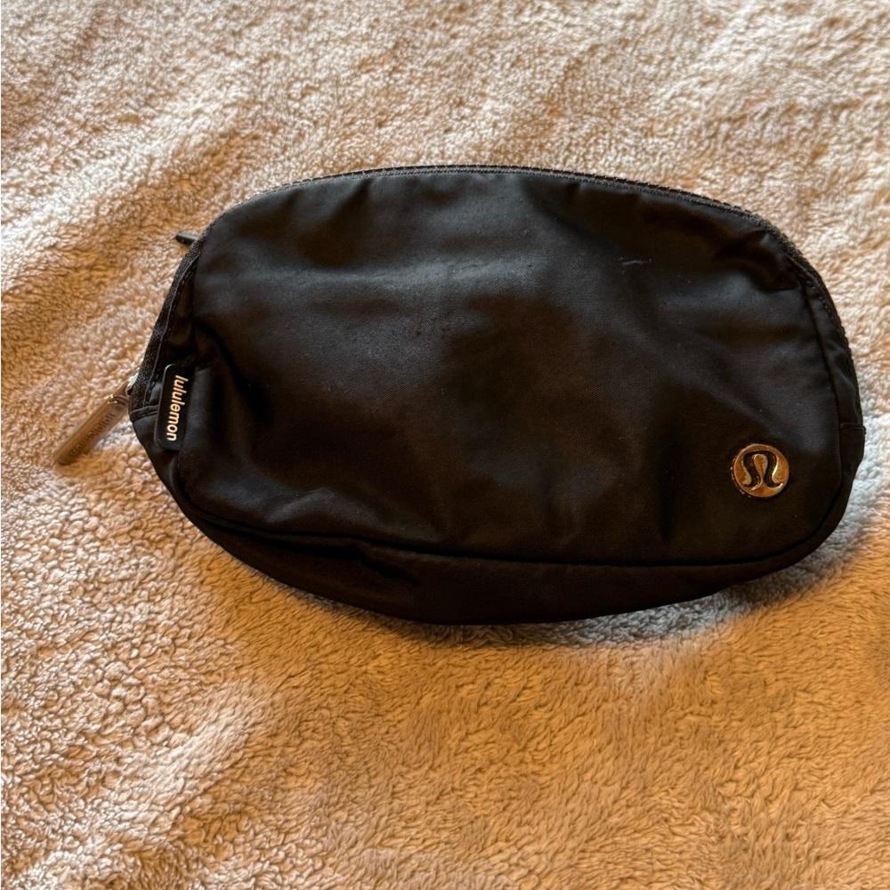 Black Lululemon belt bag